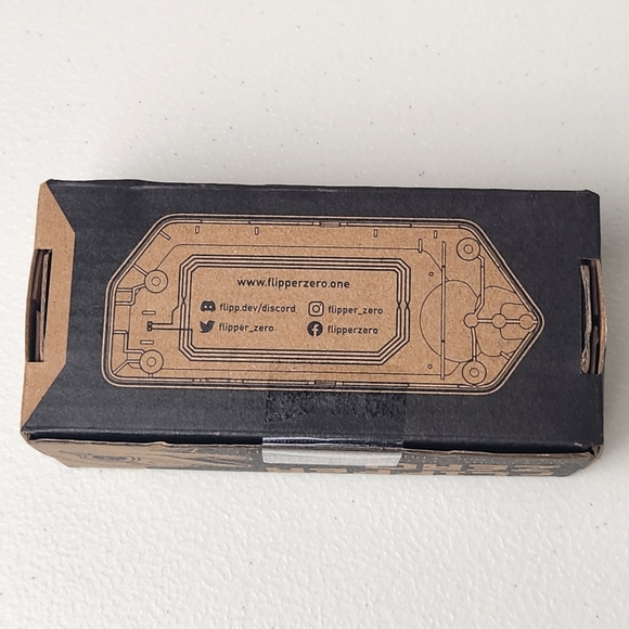 COPY - COPY - FLIPPER Zeros 0 White Electronic Pet Multi-Tool Educational Devic… - Picture 2 of 6